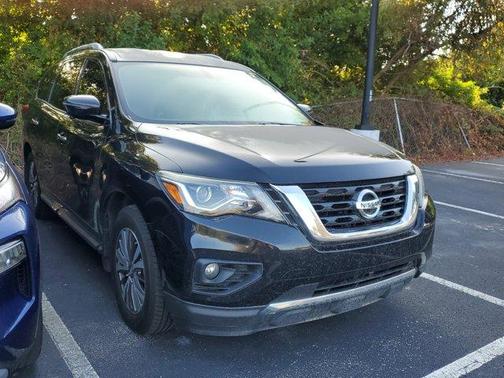 2017 Nissan Pathfinder SL