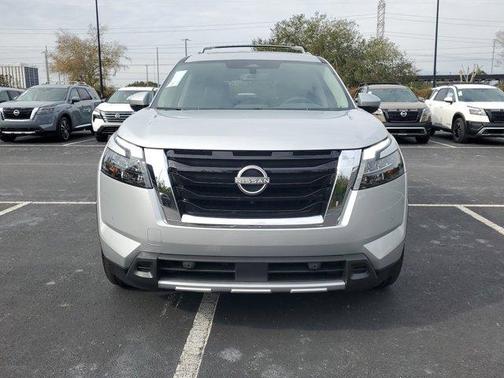 2025 Nissan Pathfinder SL