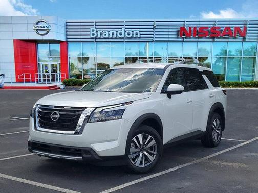 2025 Nissan Pathfinder SL