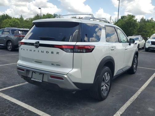 2025 Nissan Pathfinder SL
