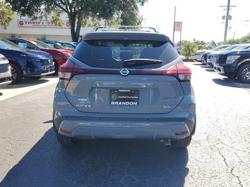 2021 Nissan Kicks SR