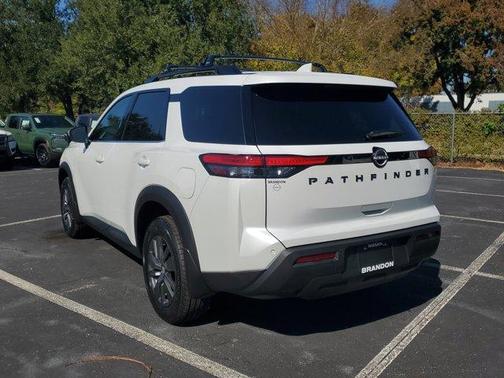 2025 Nissan Pathfinder SV