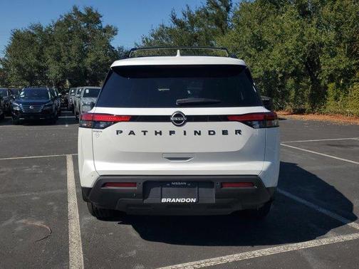 2025 Nissan Pathfinder SV