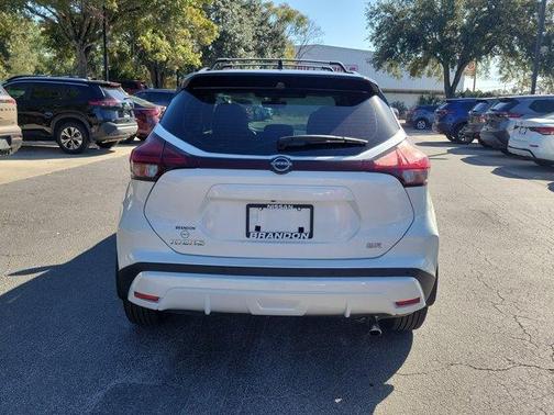 2022 Nissan Kicks SR