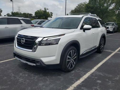 2025 Nissan Pathfinder Platinum
