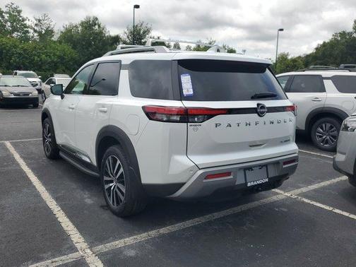 2025 Nissan Pathfinder Platinum