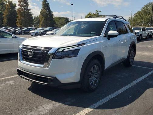 2025 Nissan Pathfinder SV
