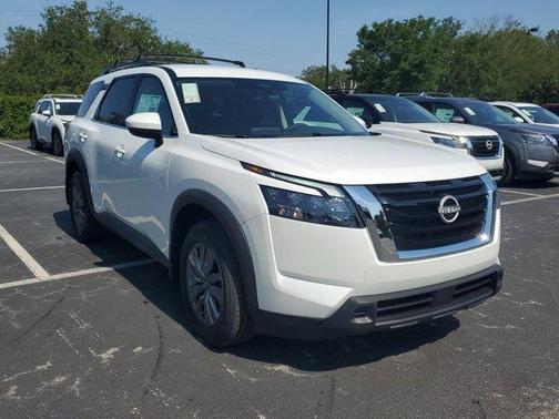2025 Nissan Pathfinder SV