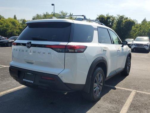 2025 Nissan Pathfinder SV