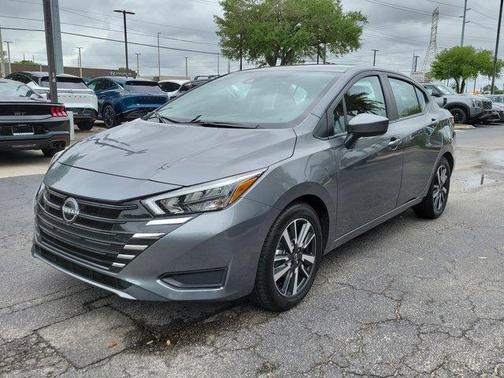 Gun Metallic 2025 Nissan Versa 1.6 SV