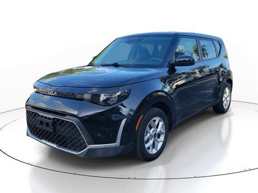 Fusion Orange 2025 Kia Soul LX