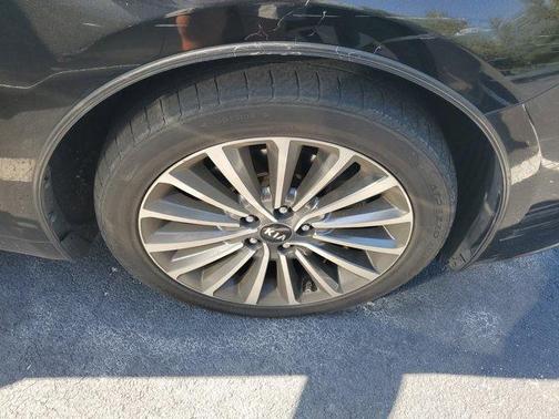 2017 Kia Cadenza Premium
