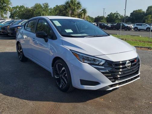 2025 Nissan Versa 1.6 SR