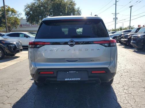2024 Nissan Pathfinder SV