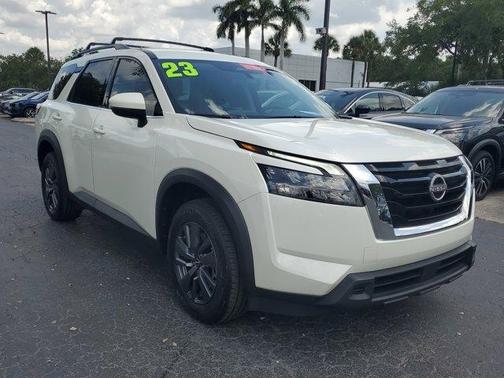 2023 Nissan Pathfinder SV