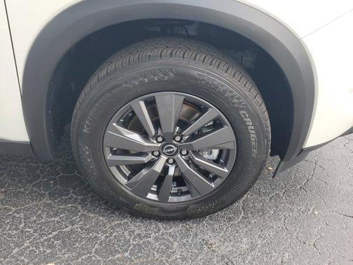 2023 Nissan Pathfinder SV