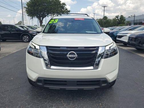 2023 Nissan Pathfinder SV