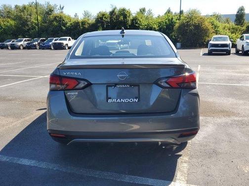 2025 Nissan Versa 1.6 SR