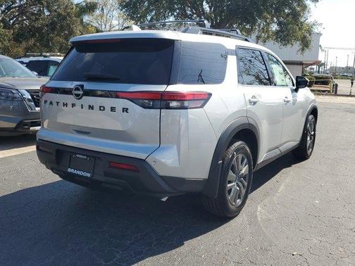 2025 Nissan Pathfinder SV