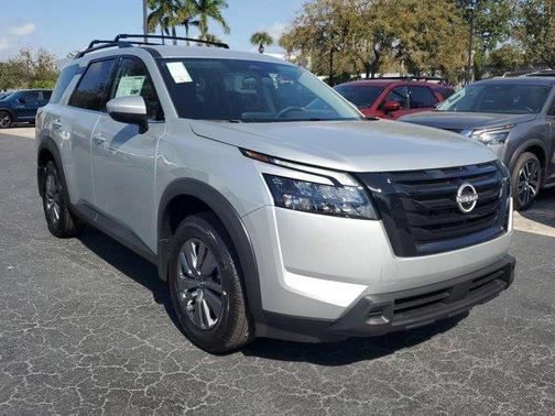 2025 Nissan Pathfinder SV