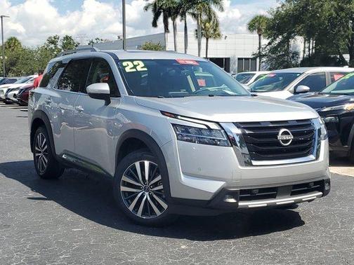2022 Nissan Pathfinder Platinum