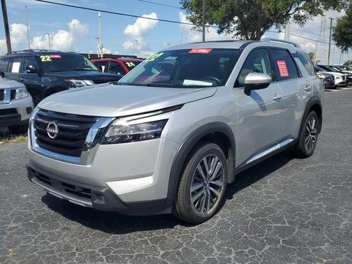 2022 Nissan Pathfinder Platinum