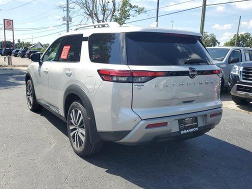 2022 Nissan Pathfinder Platinum