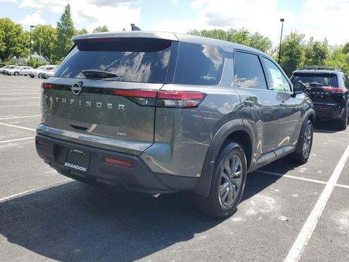 2025 Nissan Pathfinder S