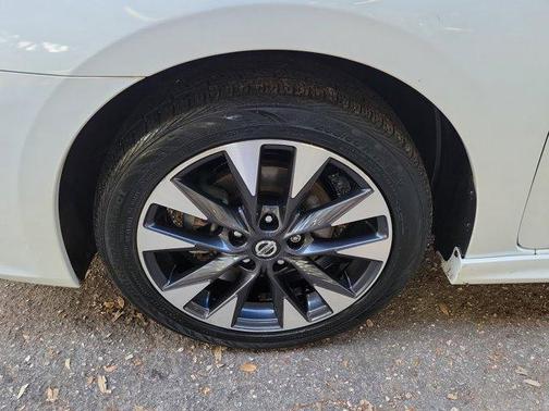 Aspen White 2018 Nissan Sentra SR