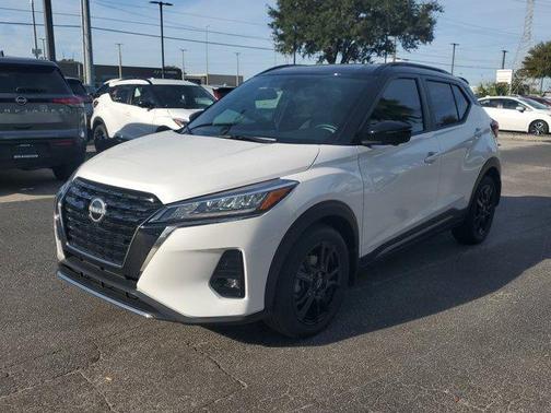 2022 Nissan Kicks SR