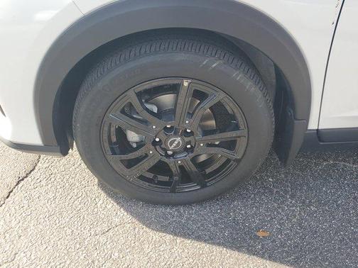 2022 Nissan Kicks SR