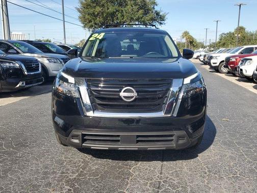 2024 Nissan Pathfinder SV