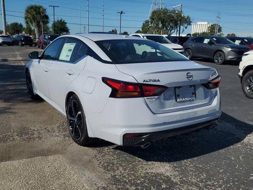 2025 Nissan Altima SR