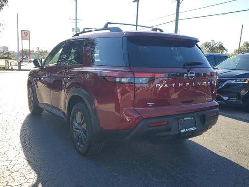 2022 Nissan Pathfinder SV