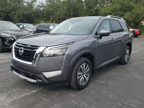 2025 Nissan Pathfinder SL