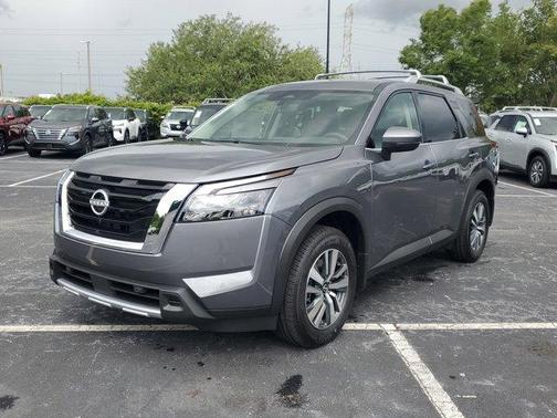 2025 Nissan Pathfinder SL