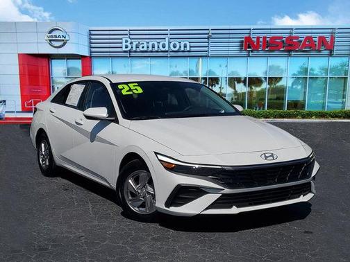 2025 Hyundai ELANTRA SE