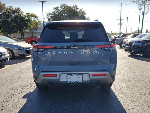 2022 Nissan Pathfinder SL