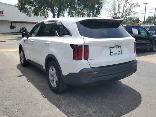 2023 Kia Sorento LX