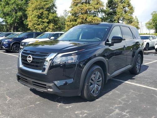 2025 Nissan Pathfinder S