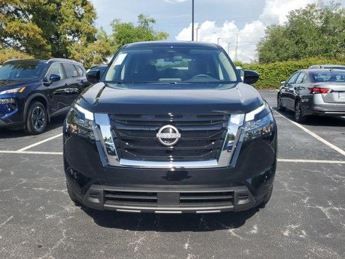 2025 Nissan Pathfinder S