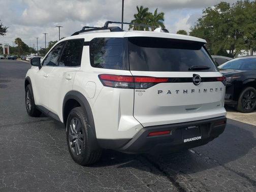 2025 Nissan Pathfinder SV