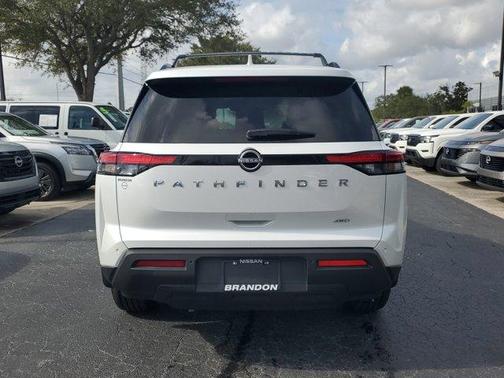 2025 Nissan Pathfinder SV