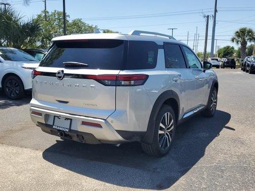 2025 Nissan Pathfinder Platinum