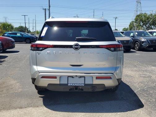 2025 Nissan Pathfinder Platinum