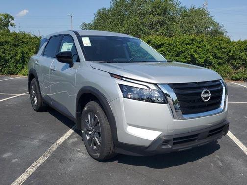 2025 Nissan Pathfinder S