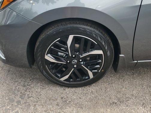 2025 Nissan Versa 1.6 SR