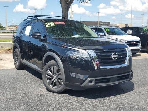 2022 Nissan Pathfinder SV