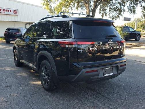 2022 Nissan Pathfinder SV
