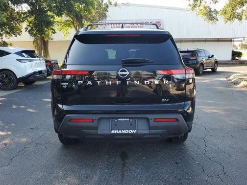 2022 Nissan Pathfinder SV
